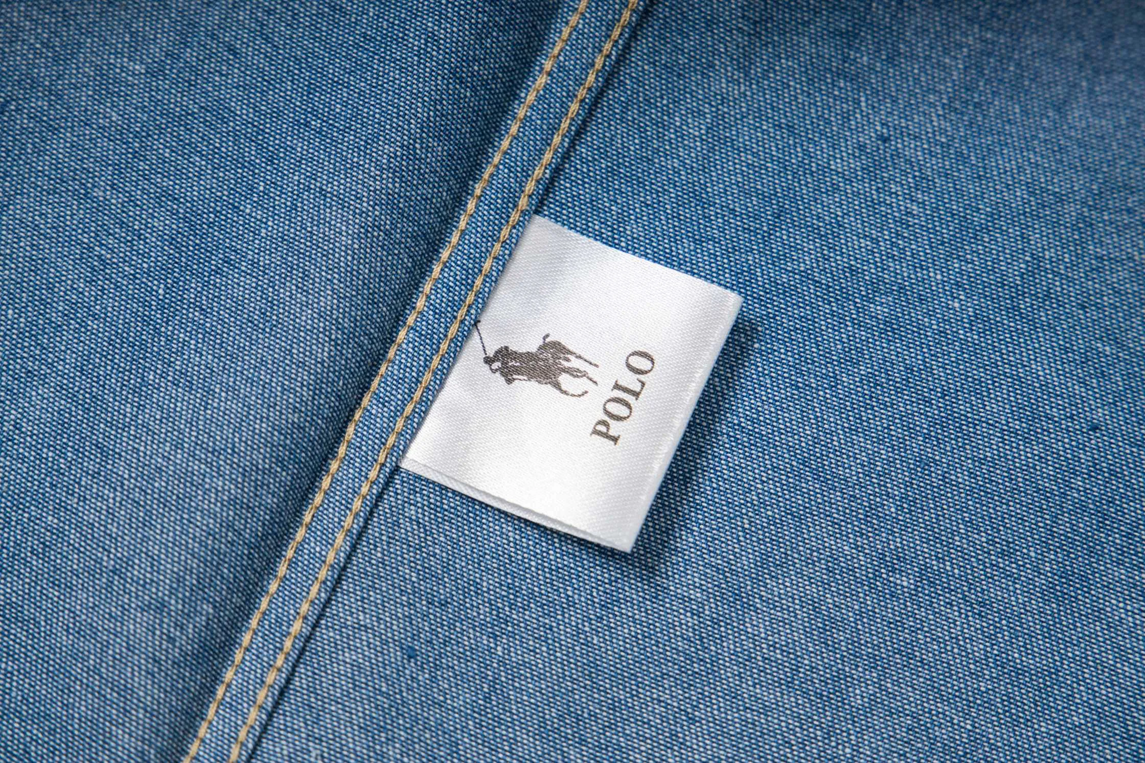 🅿️250 New: Style number: B115 Ralph Lauren/Ralph Lauren classic color small label couple's washed denim long-sleeved shirt 1️⃣ Made of high-quality denim fabric, the upper body is soft and comfortable, extremely delicate, has a solid, smooth and soft feel, and the fabric does not wrinkle, and the feel is invincible. The details are handled perfectly! 2️⃣Adopting the washing process, the workmanship details are perfectly controlled. They are all hemmed with vest technology, and the inside of the sleeves are also different. Different from the four-needle and five-thread workmanship, the collar is also designed with interlining, which shows high-end fashion and individuality. The style is fashionable, simple and elegant! 3️⃣It is very youthful and energetic, and can be easily worn by both men and women. It is very in line with the fashion aesthetic concepts of today's young people! Color: light blue, dark blue Size: S, M, L, XL